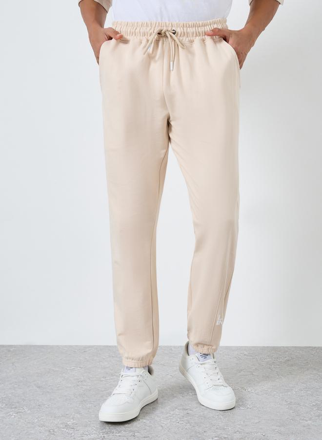 ستايلي جوغر قصة ضيقة بطبعة أجزاء - Image 1